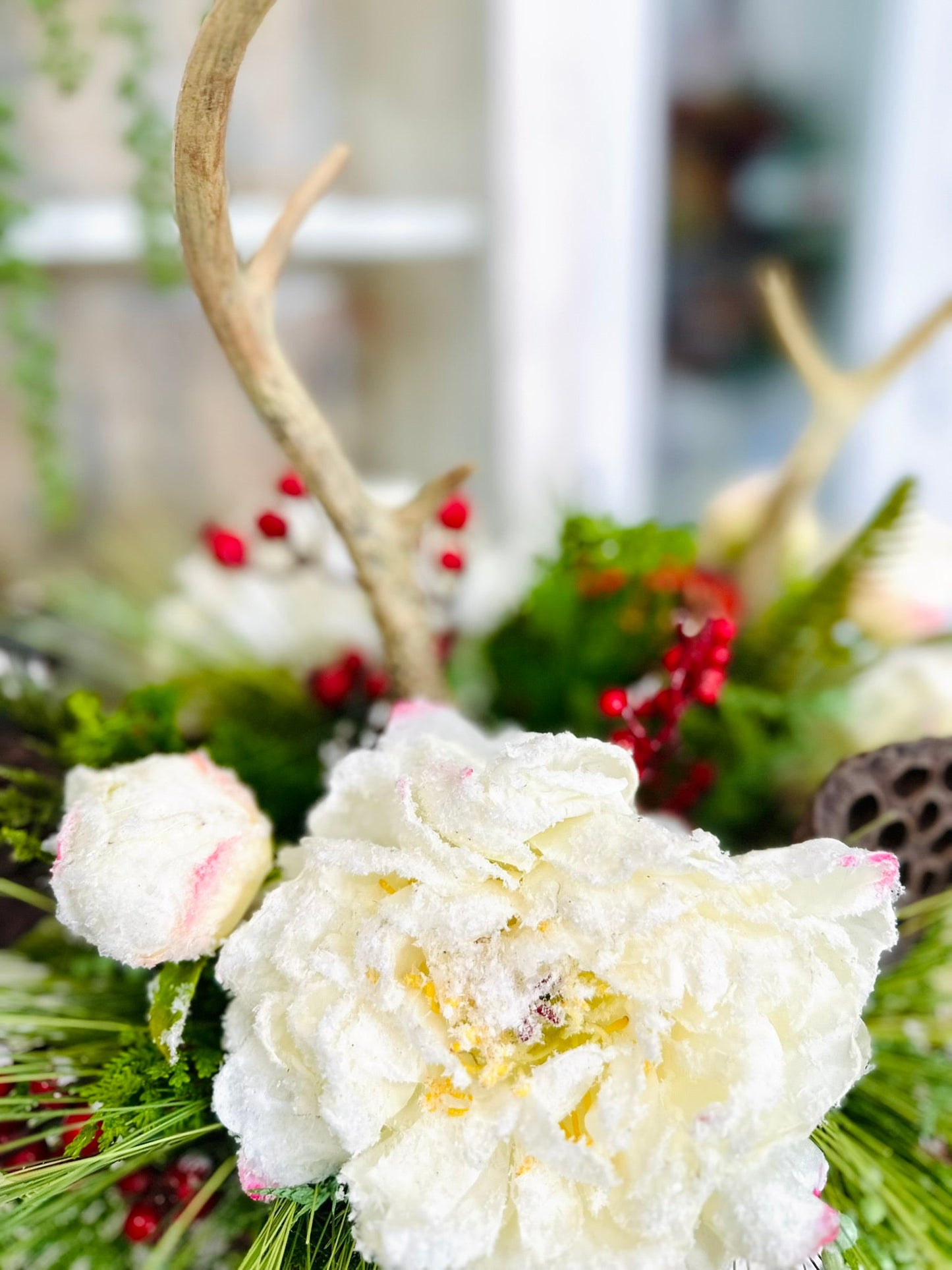 Rustic Christmas Centerpiece with Faux Antlers & Snowy Florals – 23x15 Holiday Arrangement TCT Crafts