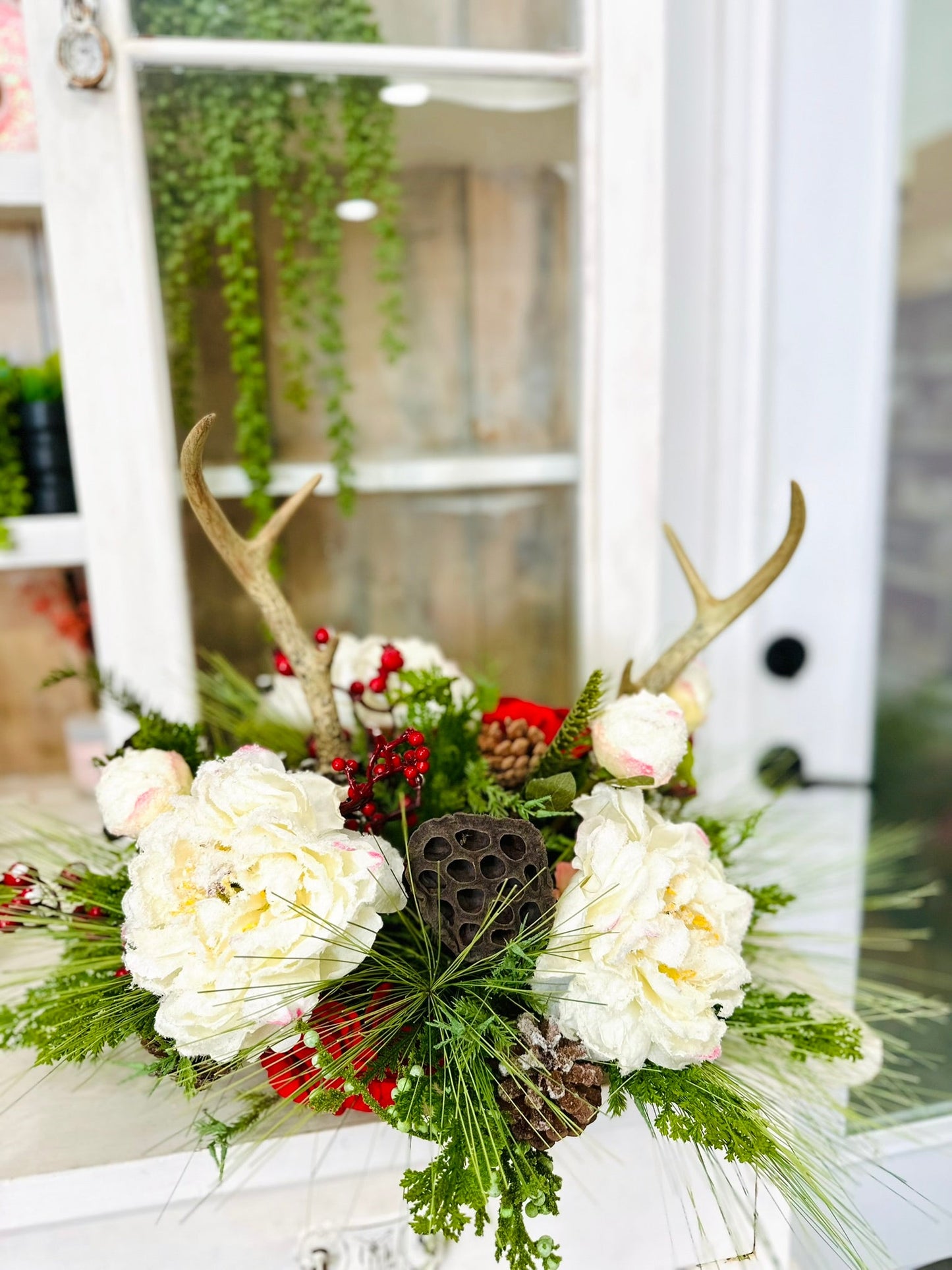 Rustic Christmas Centerpiece with Faux Antlers & Snowy Florals – 23x15 Holiday Arrangement TCT Crafts