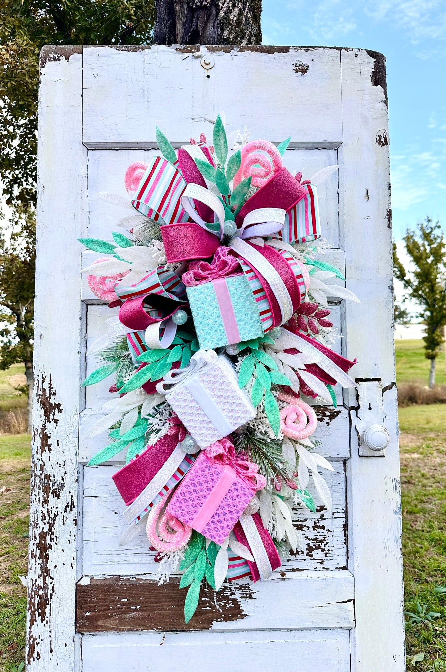 Pastel Pink & Mint Gift Box Christmas Swag – Whimsical Holiday Door Decor TCT Crafts