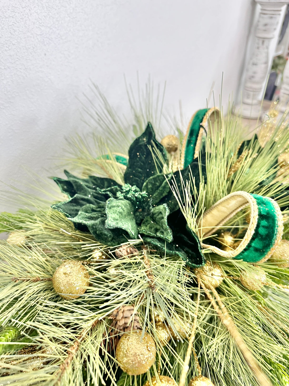 Elegant Emerald Green and Gold Holiday Centerpiece or Door Swag – Christmas Table Decoration, Mantelpiece, Mirror, or Front Door Display