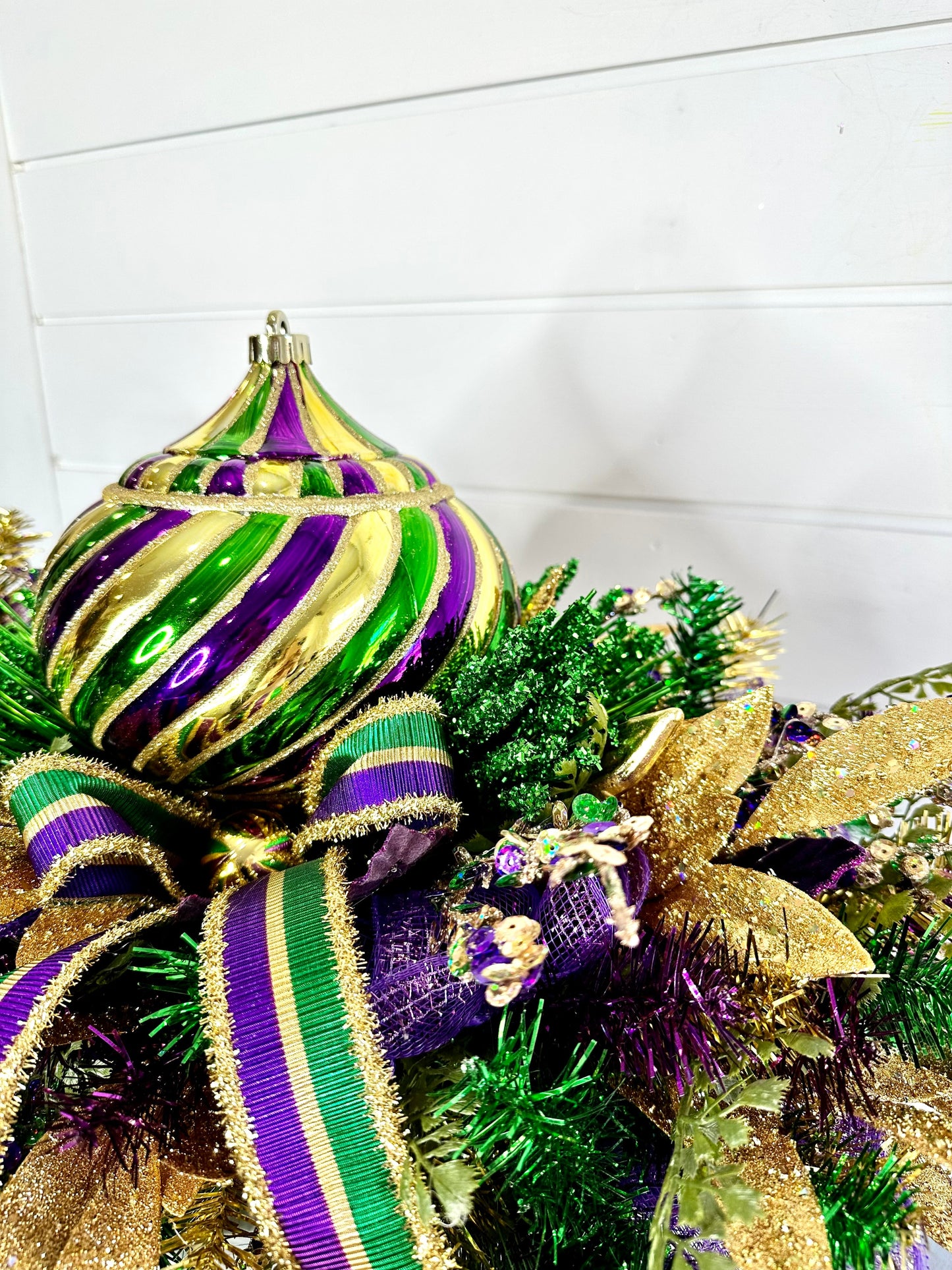 Mardi Gras Centerpiece-TCT1593 TCT Crafts