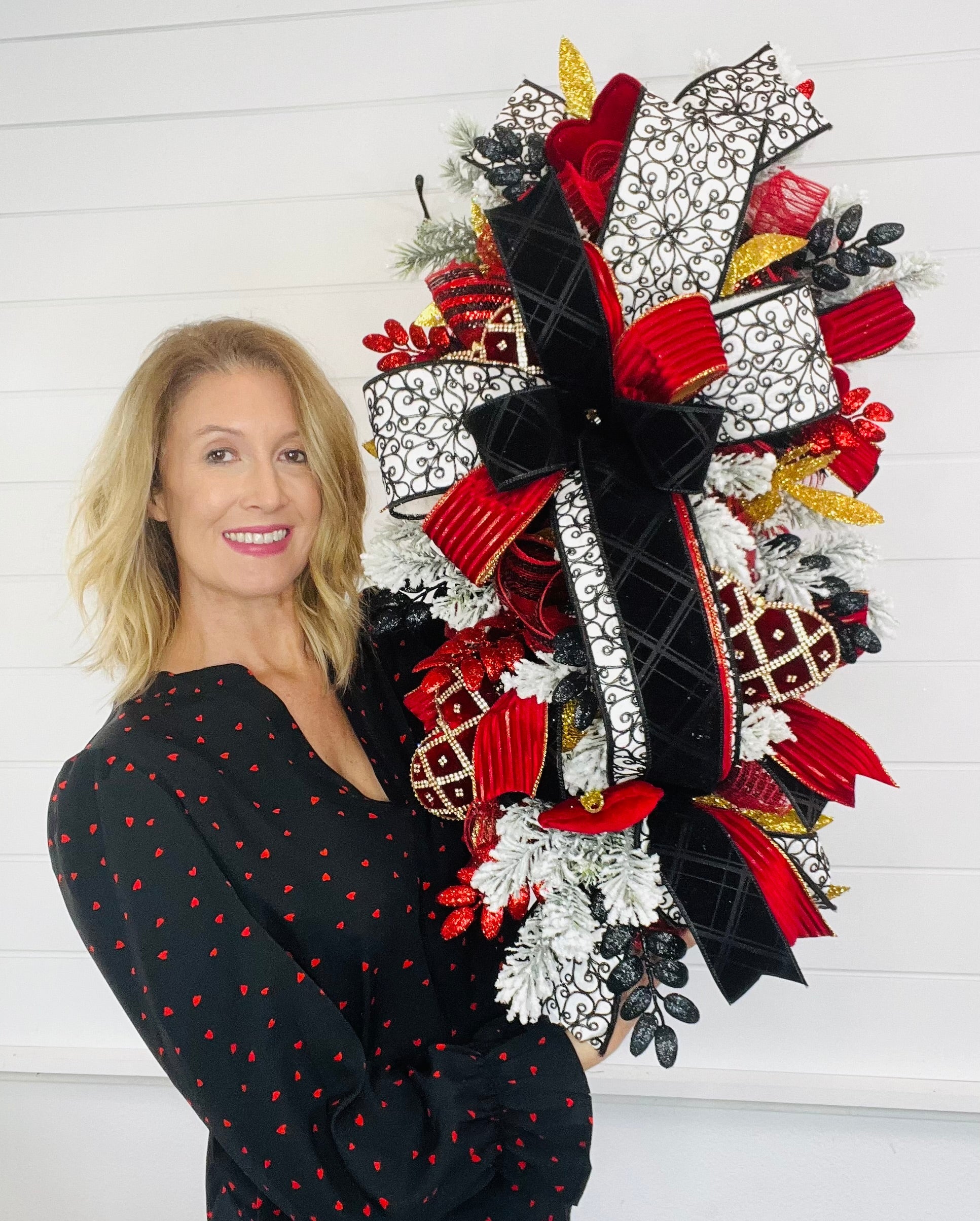 Elegant Red, Black, & Gold Valentine's Day Swag/Wreath_TCT1589 TCT Crafts