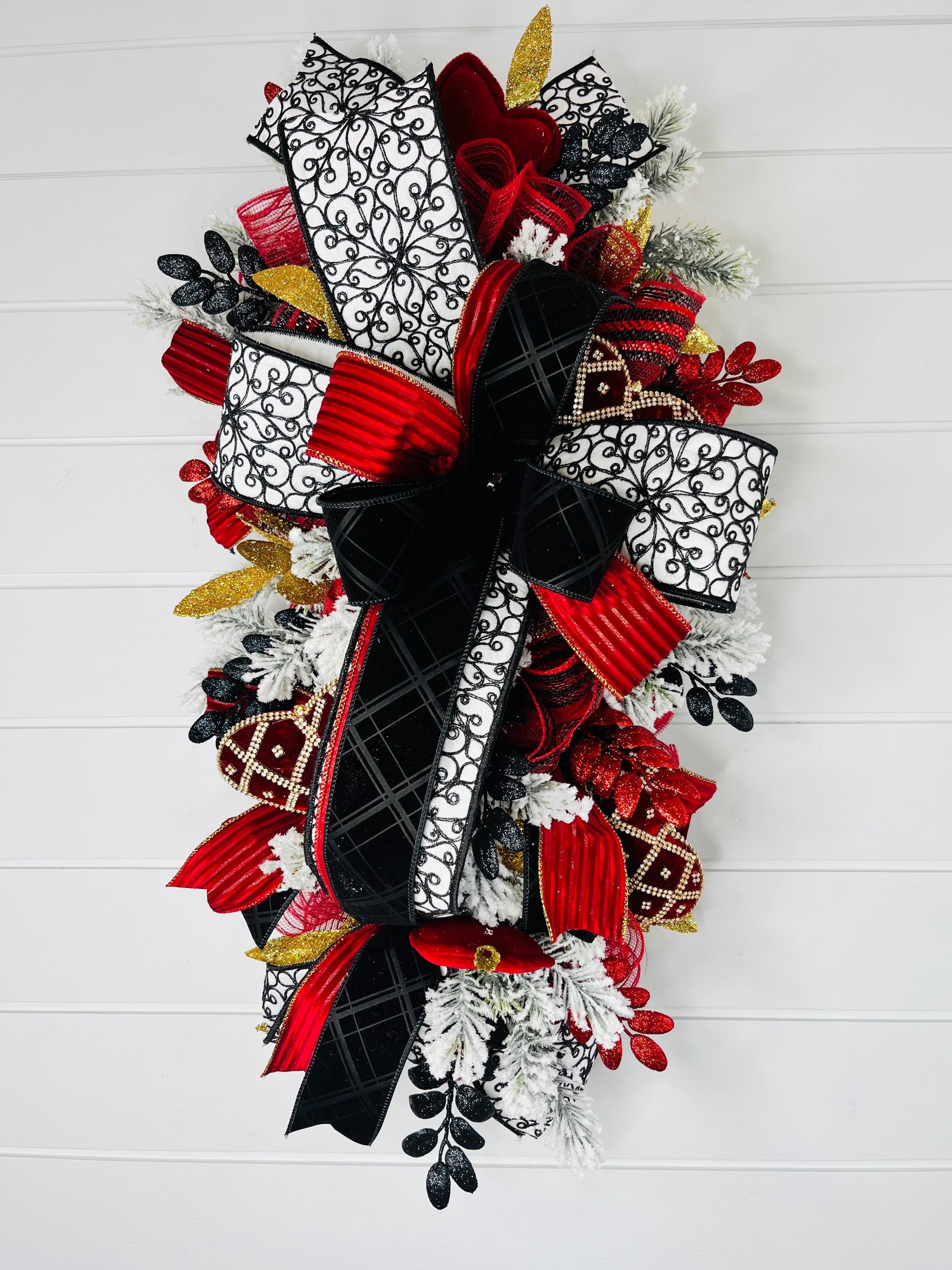 Elegant Red, Black, & Gold Valentine's Day Swag/Wreath_TCT1589 TCT Crafts