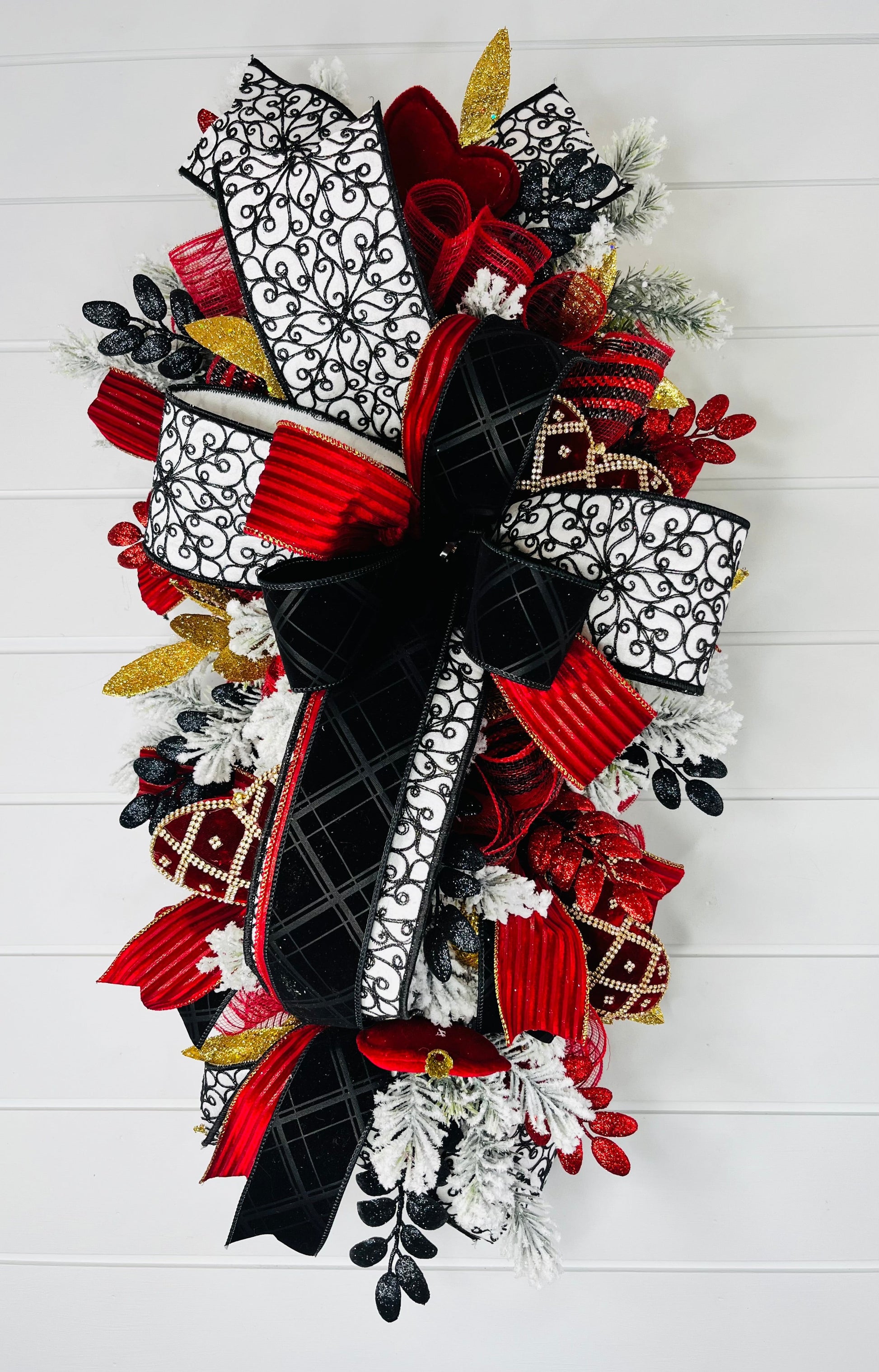 Elegant Red, Black, & Gold Valentine's Day Swag/Wreath_TCT1589 TCT Crafts