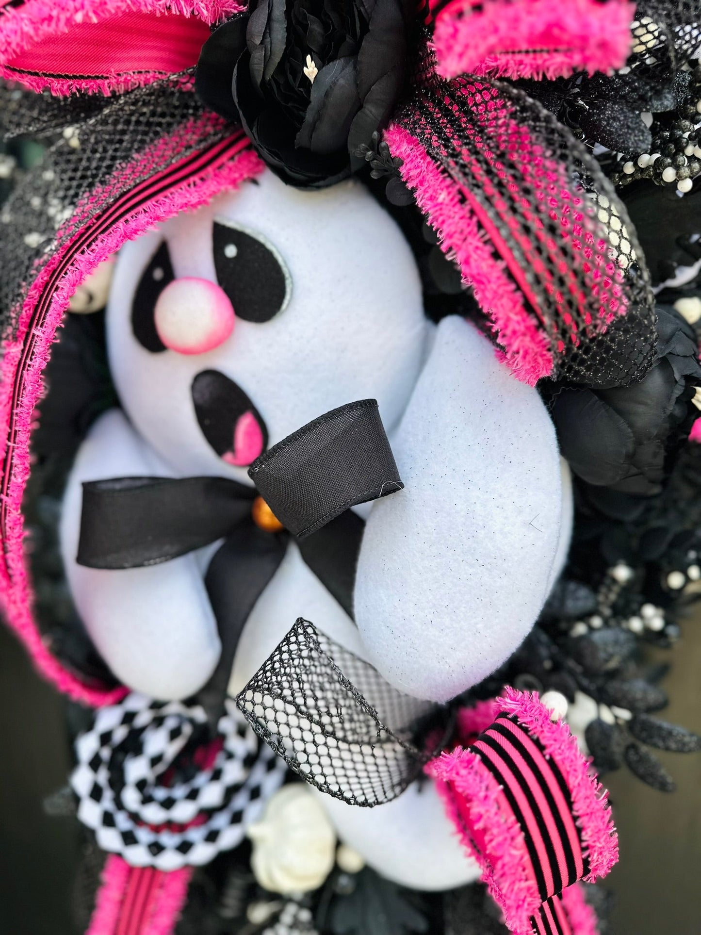 Whimsical Ghost Halloween Door Swag – Handmade Pink & Black Decor with Ribbon & Plush Accent for Front Door or Wall Display TCT Crafts