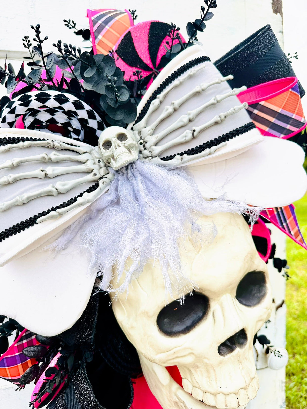 Pink Halloween Skull Swag – Fun Door Decor for Spooky Season TCT Crafts