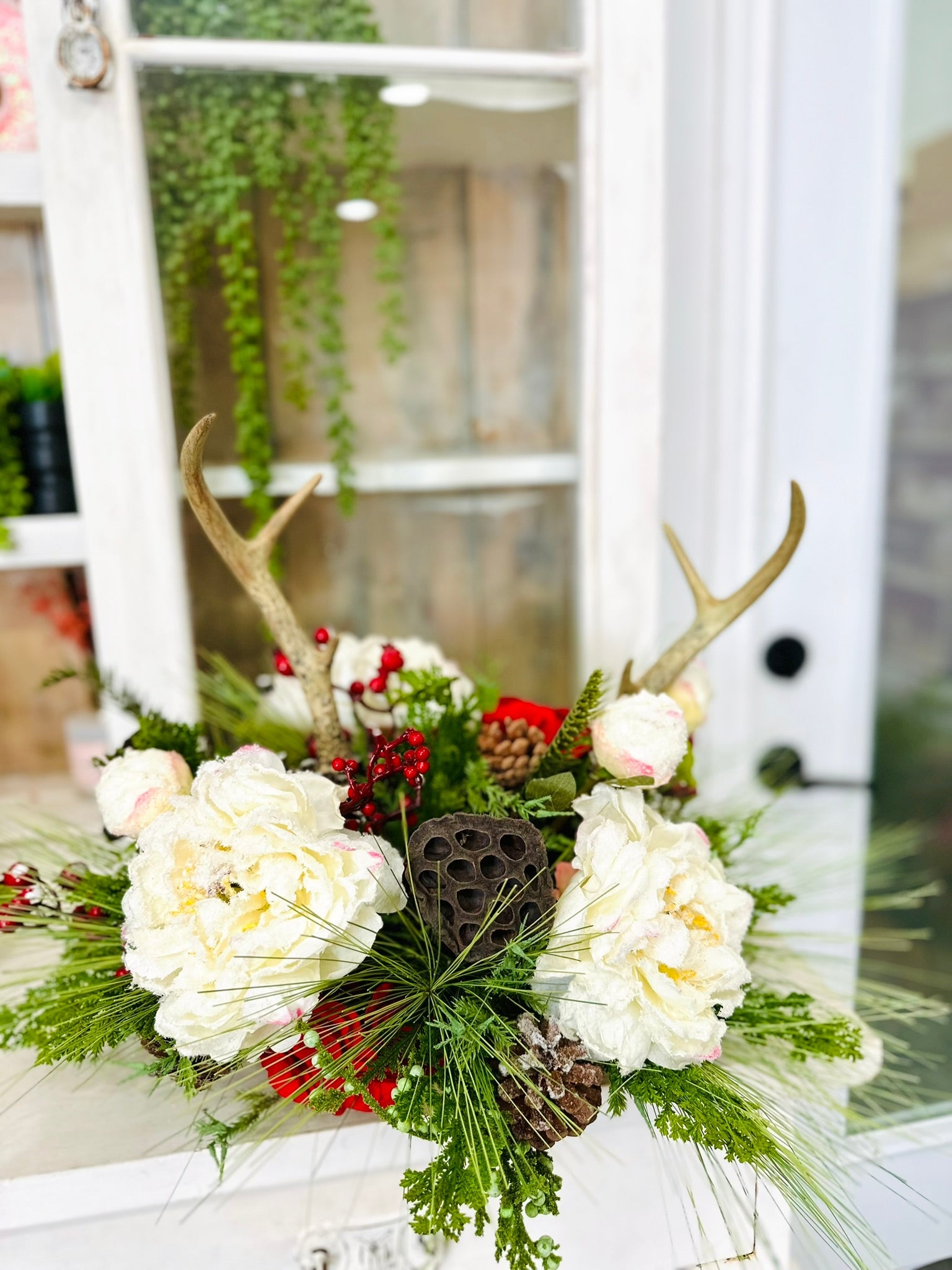 Rustic Christmas Centerpiece with Faux Antlers & Snowy Florals – 23x15 Holiday Arrangement TCT Crafts