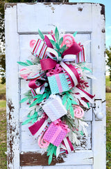 Pastel Pink & Mint Gift Box Christmas Swag – Whimsical Holiday Door Decor TCT Crafts
