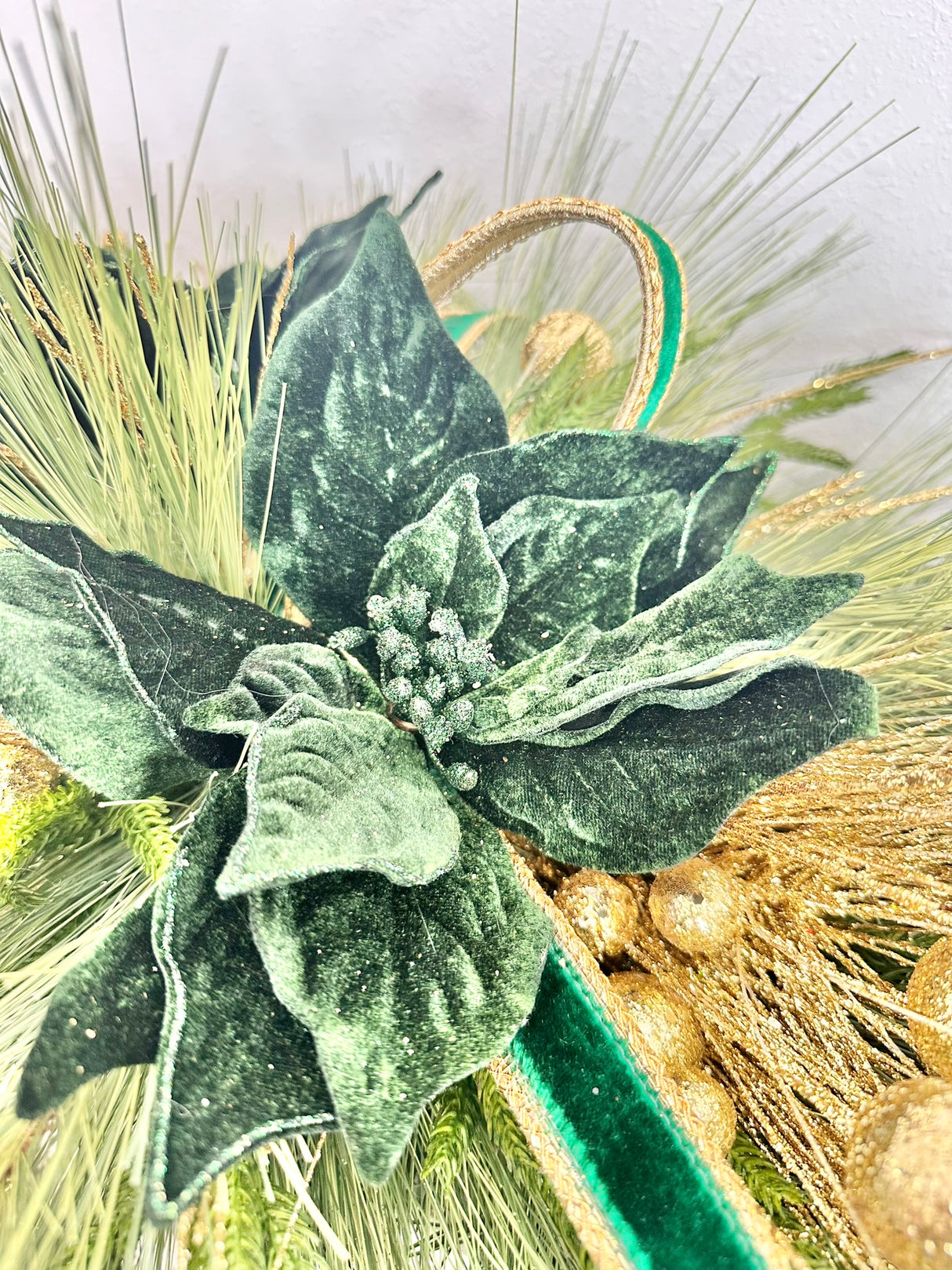 Elegant Emerald Green and Gold Holiday Centerpiece or Door Swag – Christmas Table Decoration, Mantelpiece, Mirror, or Front Door Display