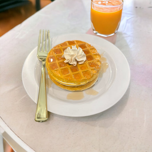 Fake Waffle Plate Display - Decorative Food Prop with Faux Syrup & Cream, Ideal for Photoshoots and Home Decor
