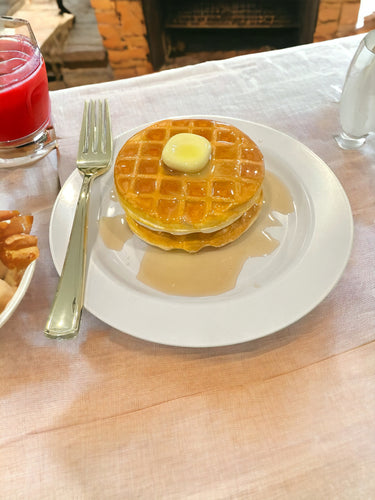 Fake Waffle Plate Display - Decorative Food Prop with Faux Syrup & Butter, Ideal for Photoshoots and Home Decor