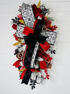 Elegant Red, Black, & Gold Valentine's Day Swag/Wreath_TCT1589